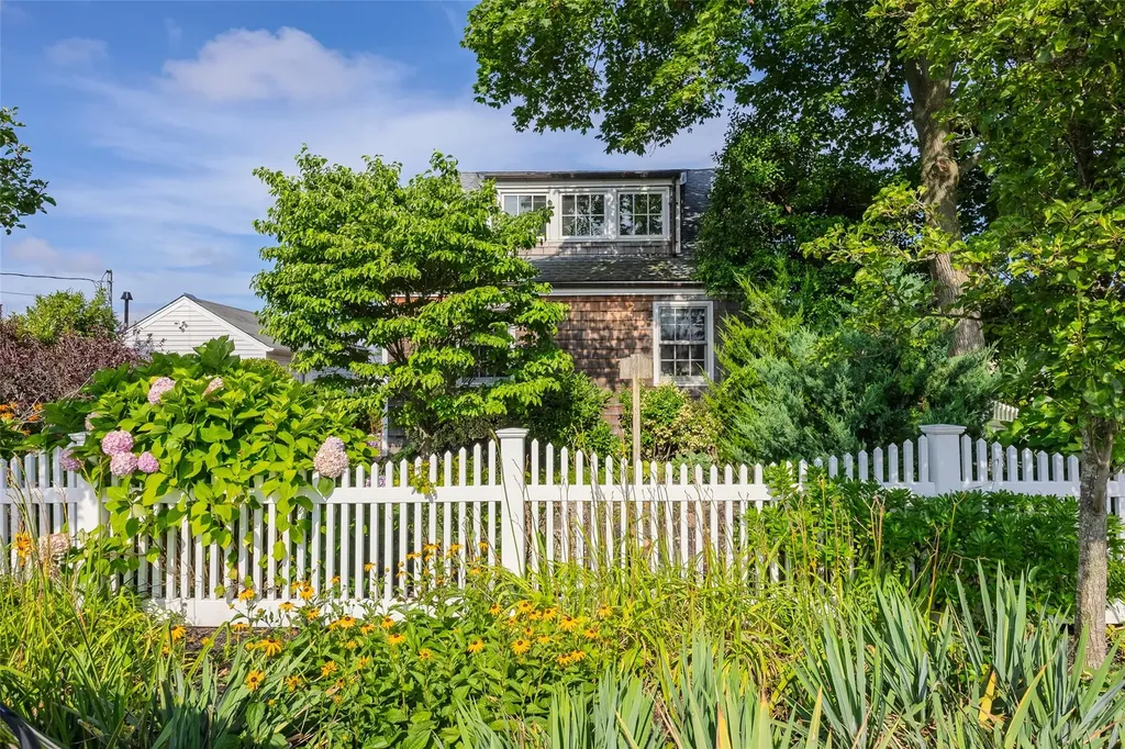 253 West Drive Copiague NY 11726