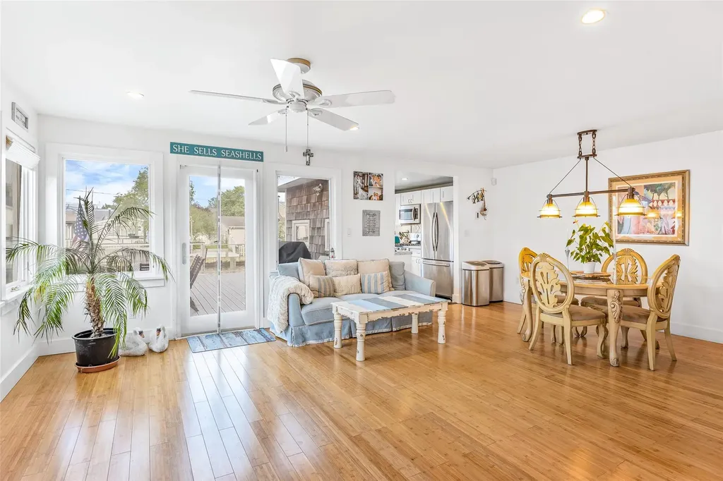253 West Drive Copiague NY 11726