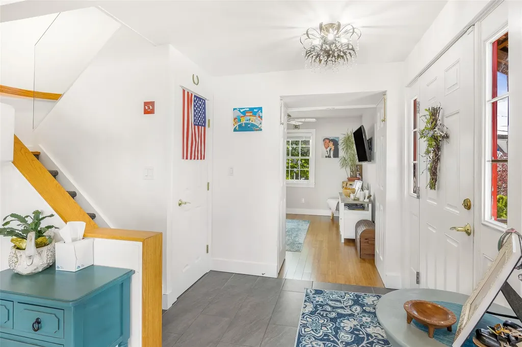 253 West Drive Copiague NY 11726