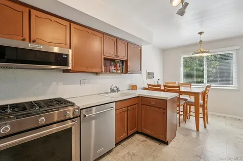 3 Old Farm Circle White Plains NY 10605