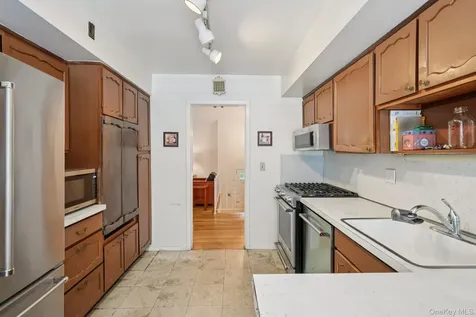 3 Old Farm Circle White Plains NY 10605