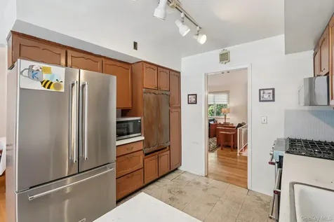 3 Old Farm Circle White Plains NY 10605