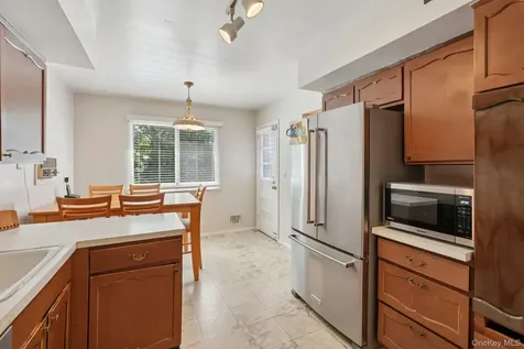 3 Old Farm Circle White Plains NY 10605