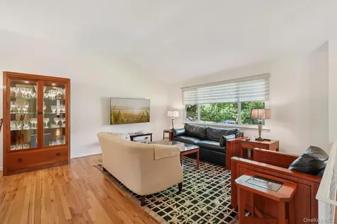 3 Old Farm Circle White Plains NY 10605
