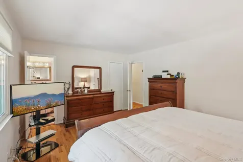 3 Old Farm Circle White Plains NY 10605