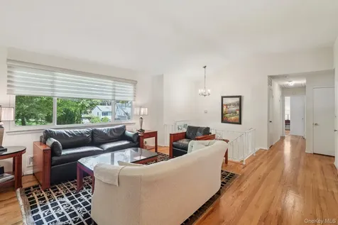 3 Old Farm Circle White Plains NY 10605