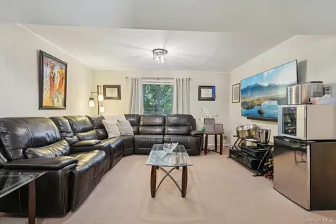 3 Old Farm Circle White Plains NY 10605