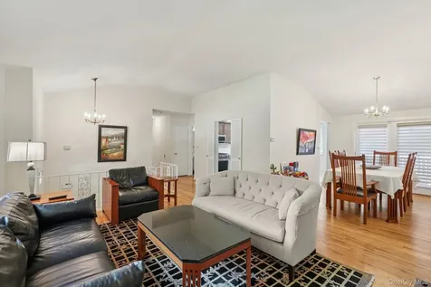 3 Old Farm Circle White Plains NY 10605