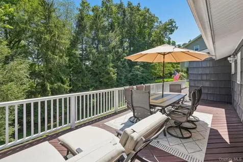3 Old Farm Circle White Plains NY 10605