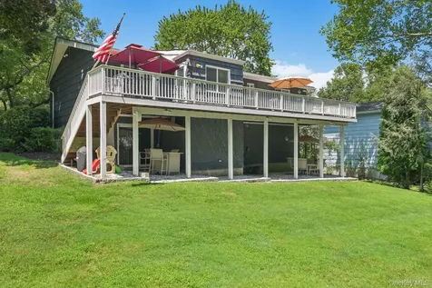 3 Old Farm Circle White Plains NY 10605
