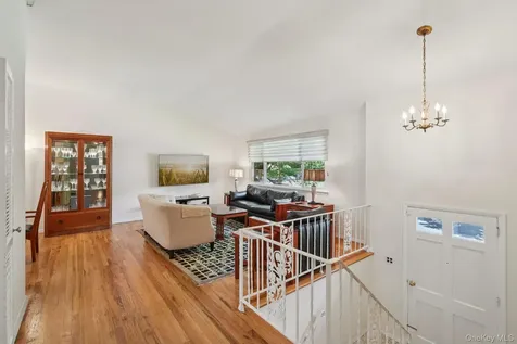 3 Old Farm Circle White Plains NY 10605