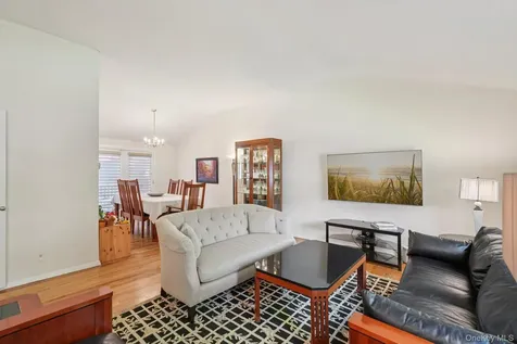 3 Old Farm Circle White Plains NY 10605