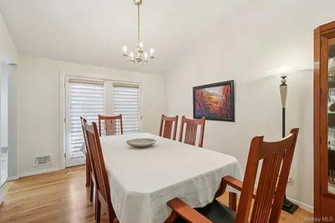 3 Old Farm Circle White Plains NY 10605