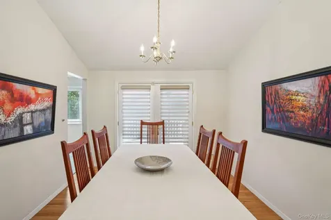 3 Old Farm Circle White Plains NY 10605