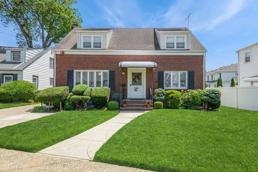 185 Emerson Place Valley Stream NY 11580