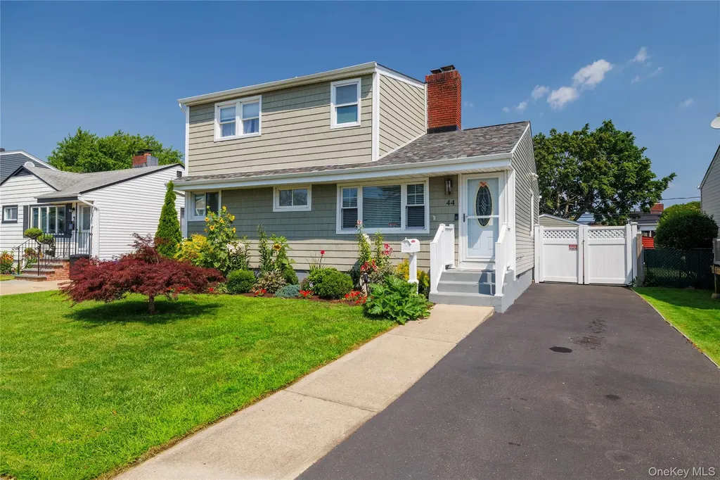 44 Tyler Street Freeport NY 11520
