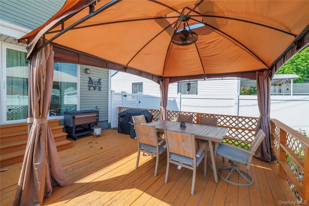 44 Tyler Street Freeport NY 11520