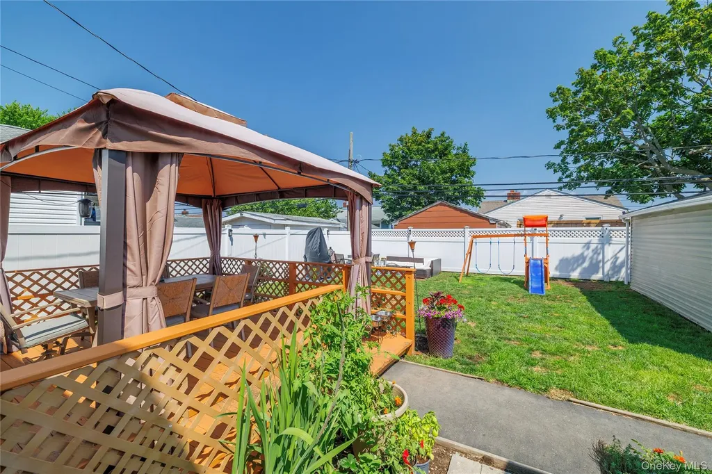 44 Tyler Street Freeport NY 11520