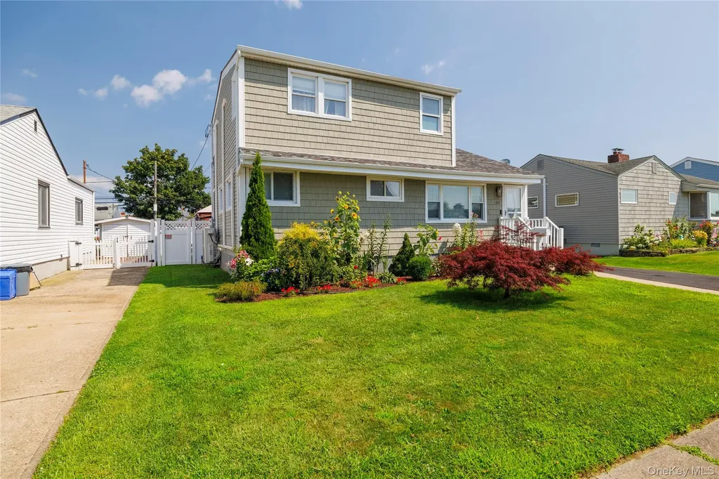 44 Tyler Street Freeport NY 11520