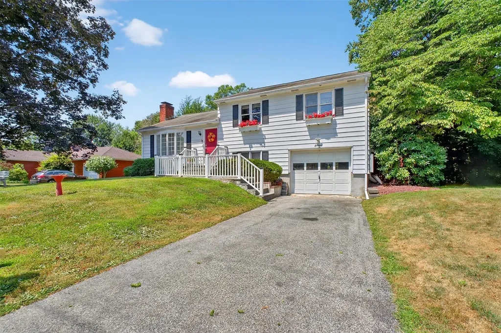 13 Sherwood Drive Poughkeepsie NY 12603