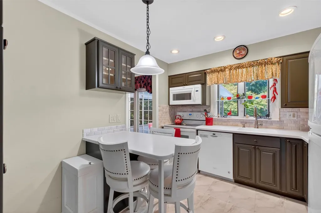 13 Sherwood Drive Poughkeepsie NY 12603