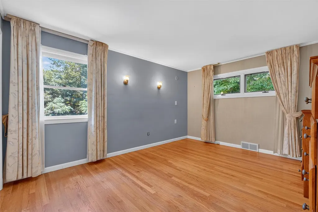 13 Sherwood Drive Poughkeepsie NY 12603