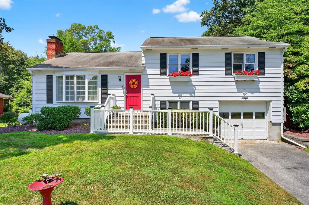 13 Sherwood Drive Poughkeepsie NY 12603