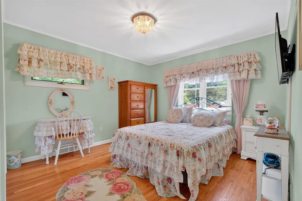 13 Sherwood Drive Poughkeepsie NY 12603