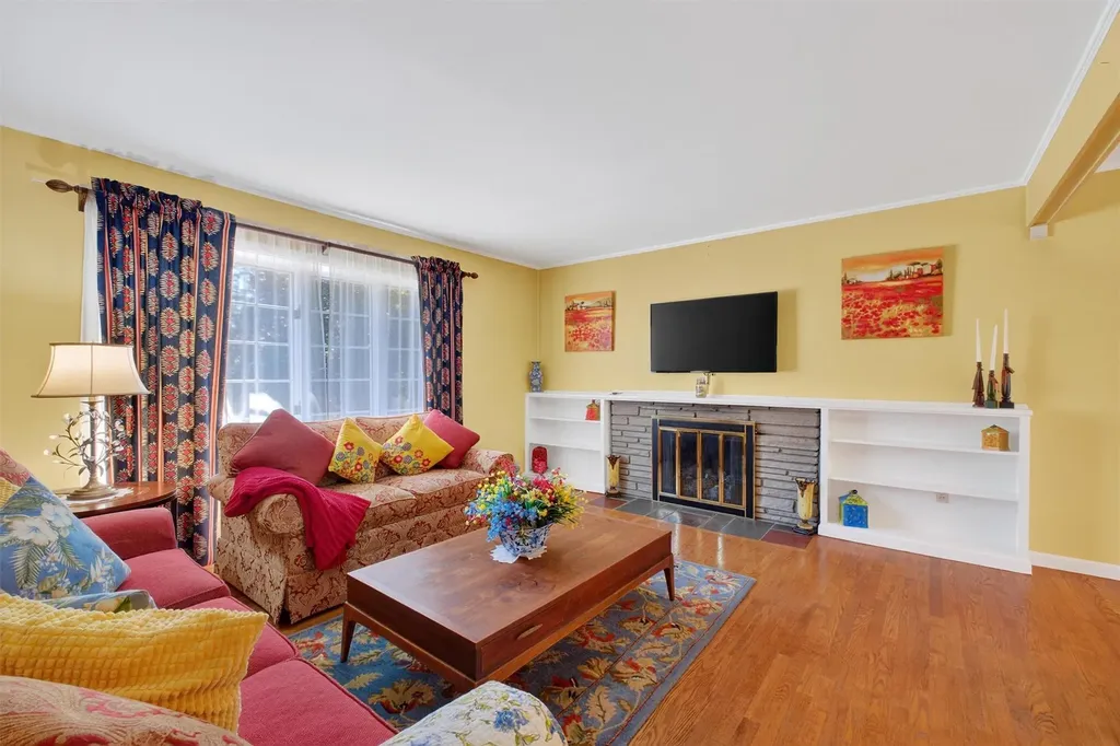 13 Sherwood Drive Poughkeepsie NY 12603