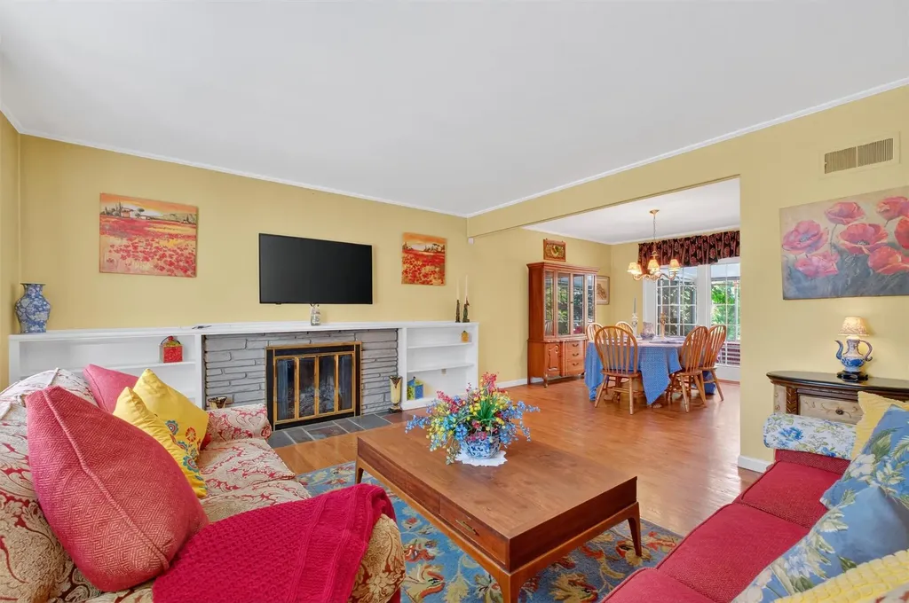 13 Sherwood Drive Poughkeepsie NY 12603