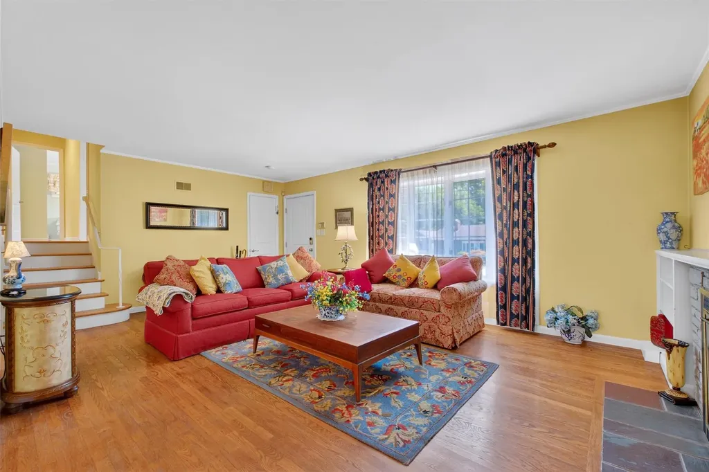 13 Sherwood Drive Poughkeepsie NY 12603