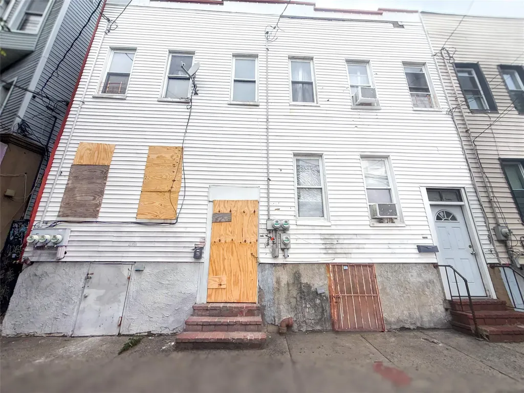 1129 E Tremont Avenue Bronx NY 10460
