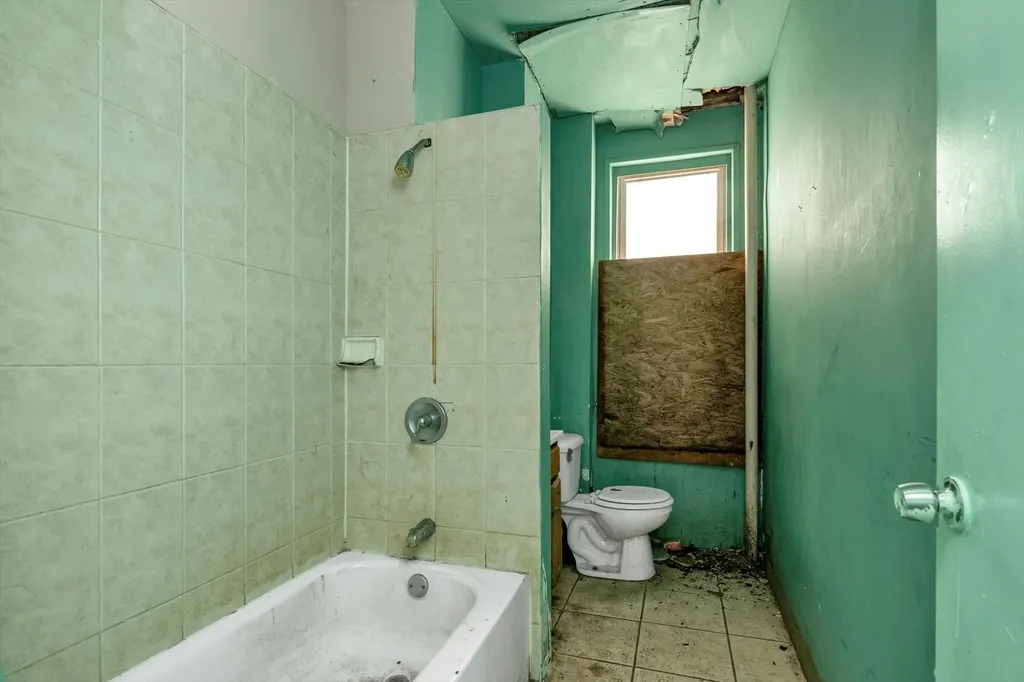 1129 E Tremont Avenue Bronx NY 10460