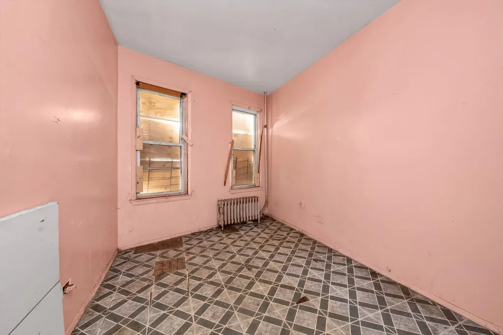 1129 E Tremont Avenue Bronx NY 10460