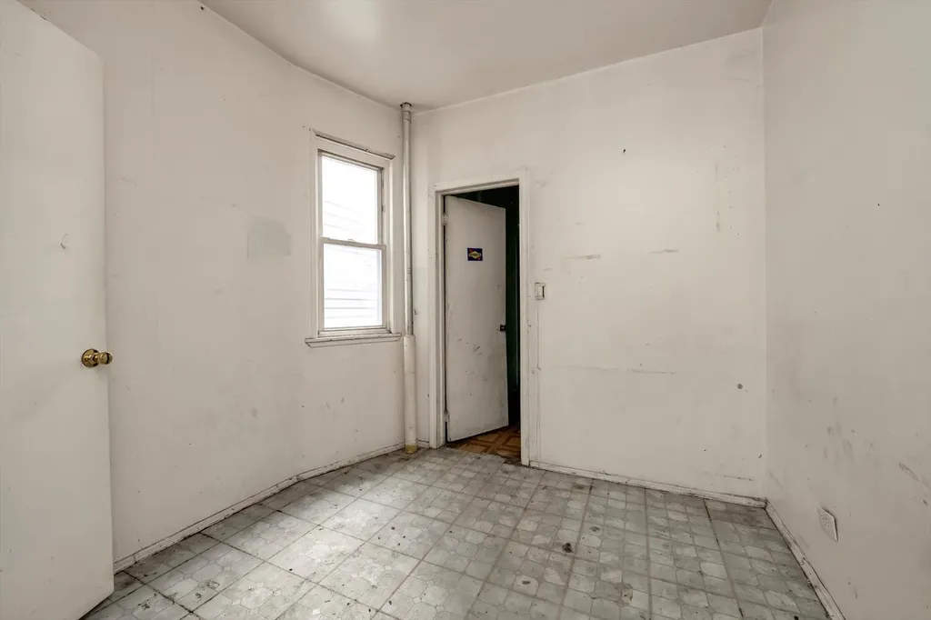 1129 E Tremont Avenue Bronx NY 10460