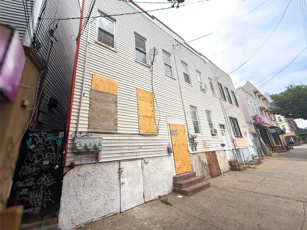 1129 E Tremont Avenue Bronx NY 10460