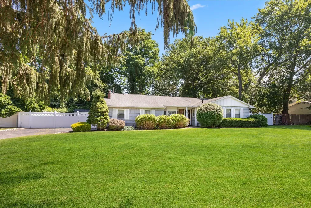 39 Winfield Davis Drive Coram NY 11727