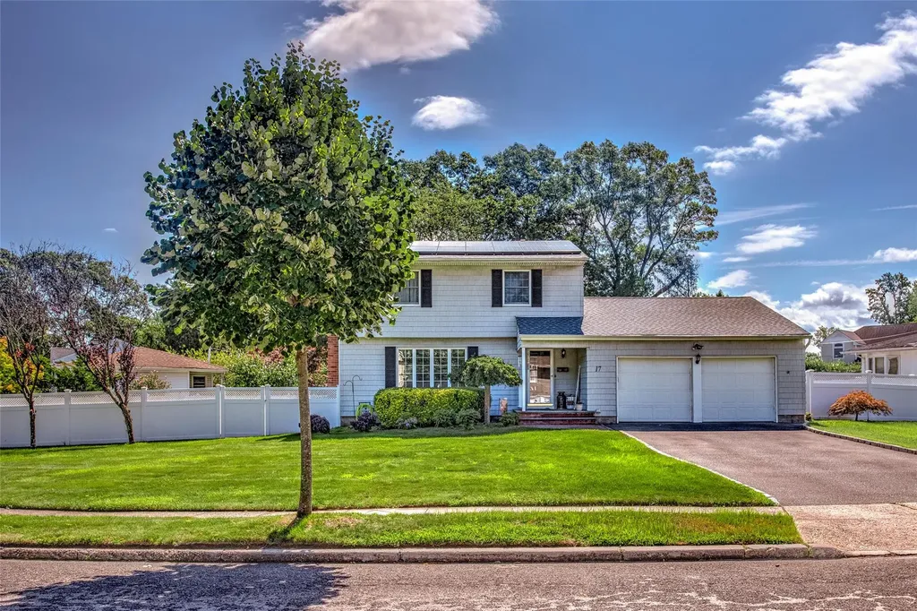 17 Tiffany Lane Smithtown NY 11787