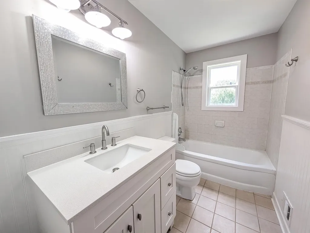 123 Days Avenue Selden NY 11784