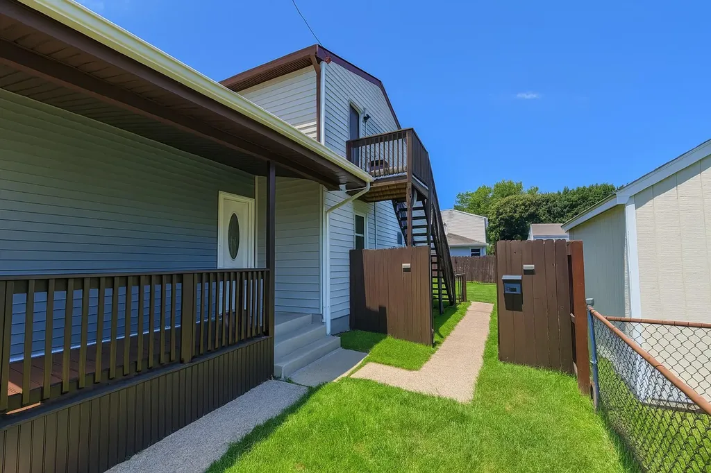 123 Days Avenue Selden NY 11784