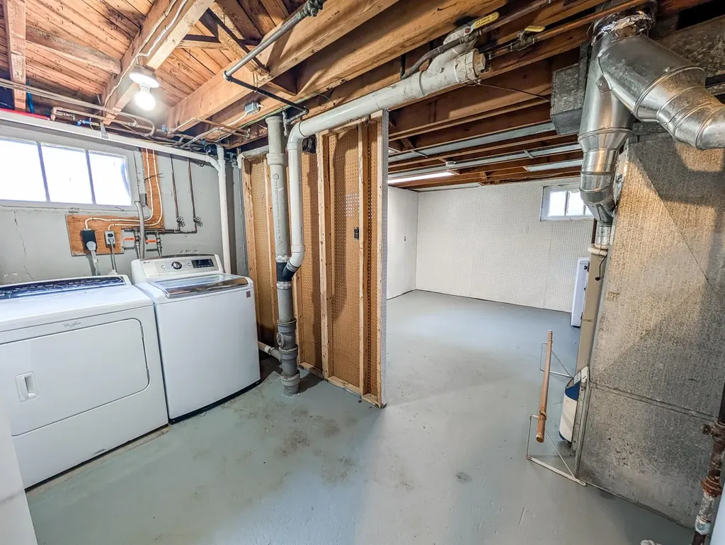 123 Days Avenue Selden NY 11784