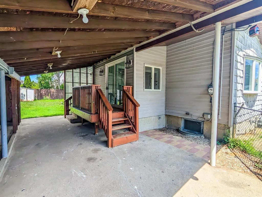 123 Days Avenue Selden NY 11784