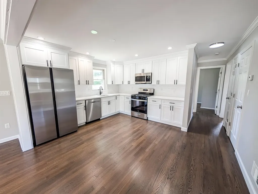 123 Days Avenue Selden NY 11784