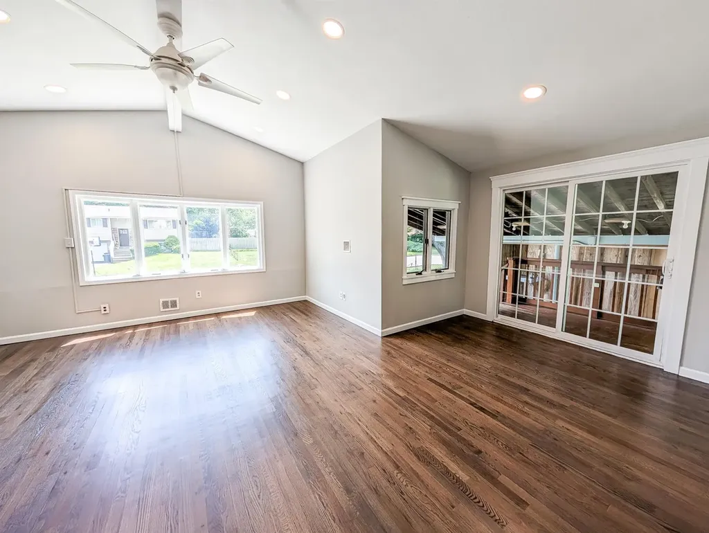 123 Days Avenue Selden NY 11784