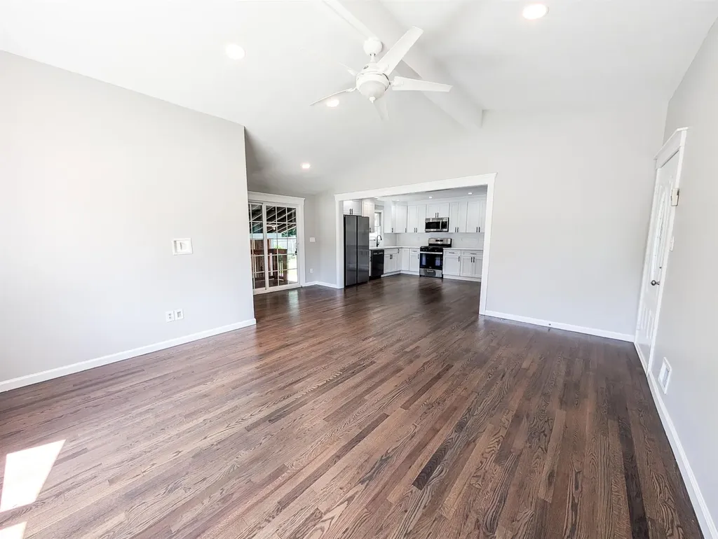 123 Days Avenue Selden NY 11784