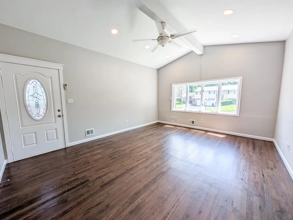 123 Days Avenue Selden NY 11784