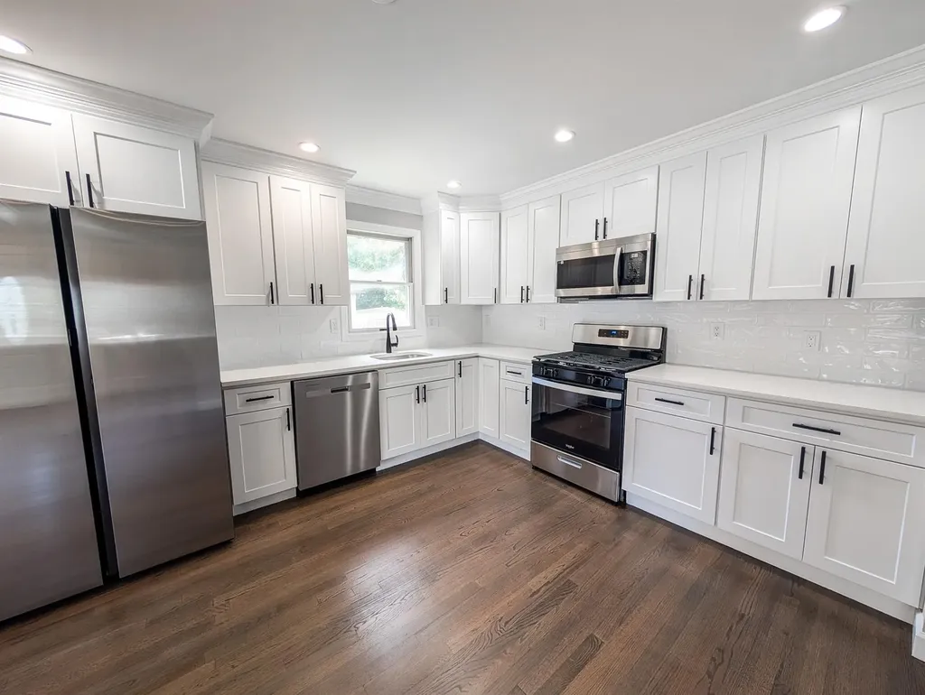 123 Days Avenue Selden NY 11784