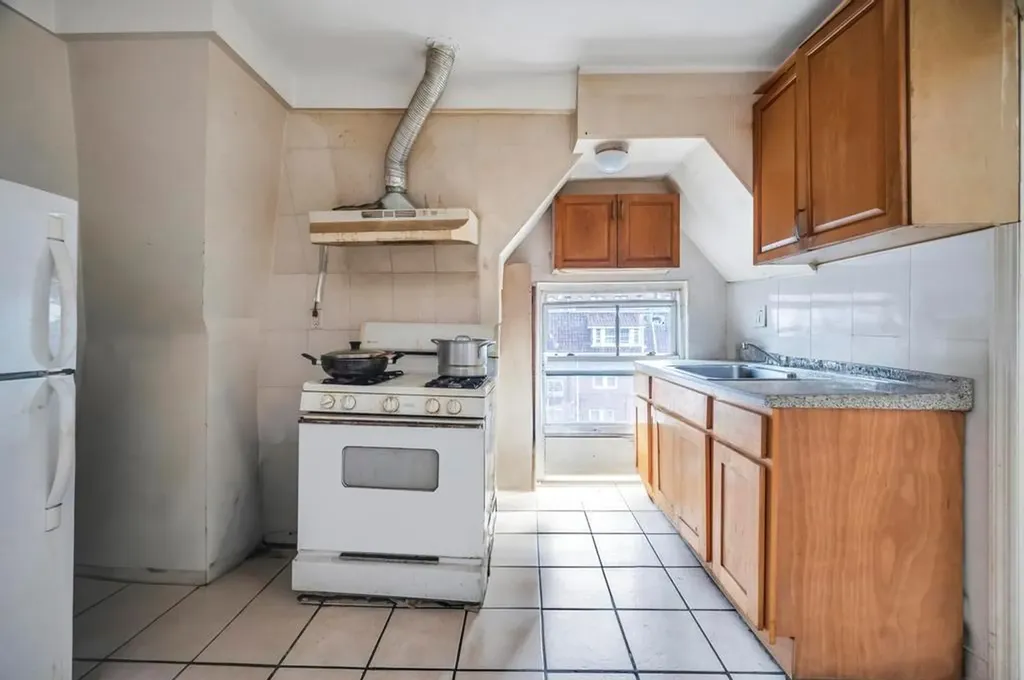 37-37 78th Street Jackson Heights NY 11372