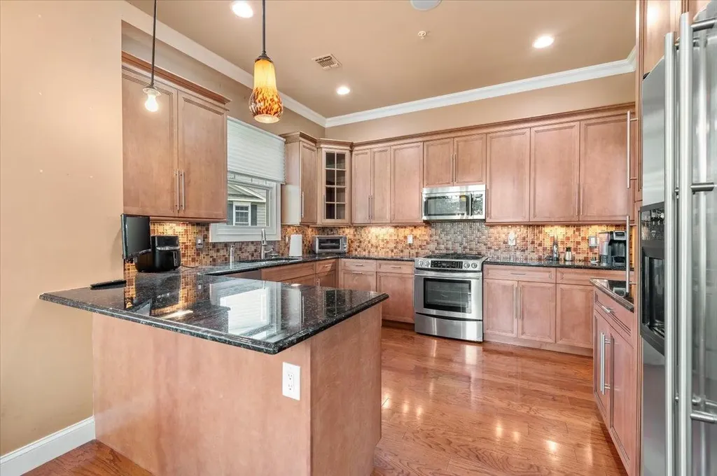 481 Pacing Way Westbury NY 11590