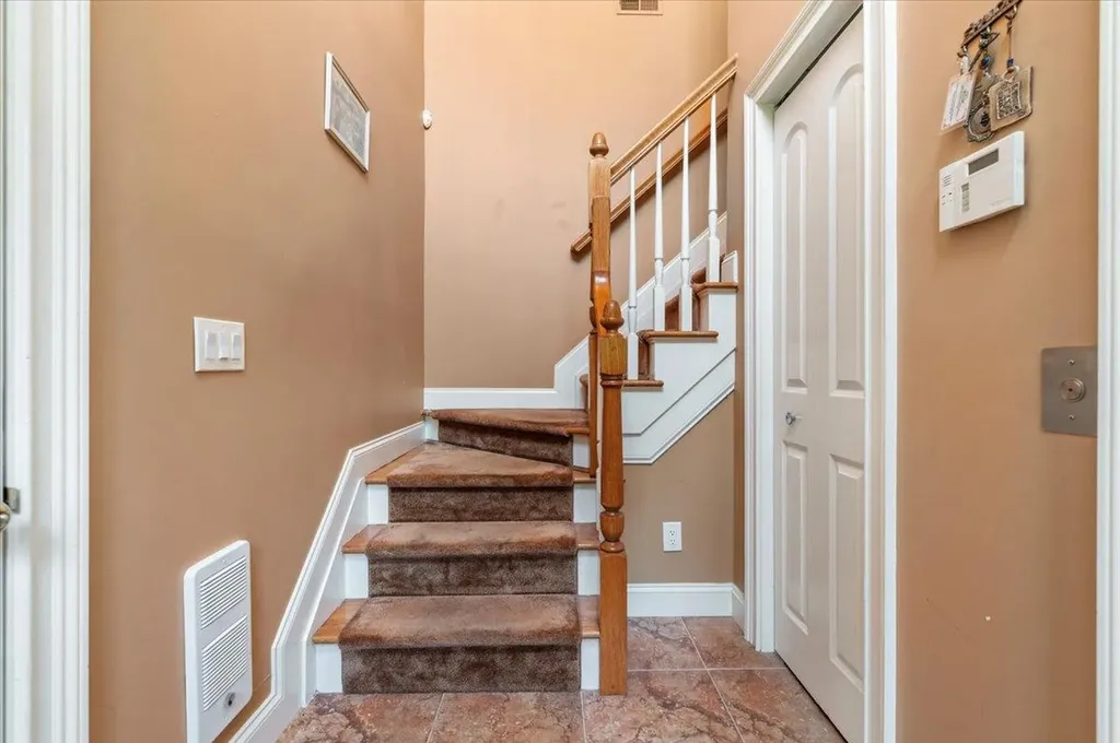 481 Pacing Way Westbury NY 11590